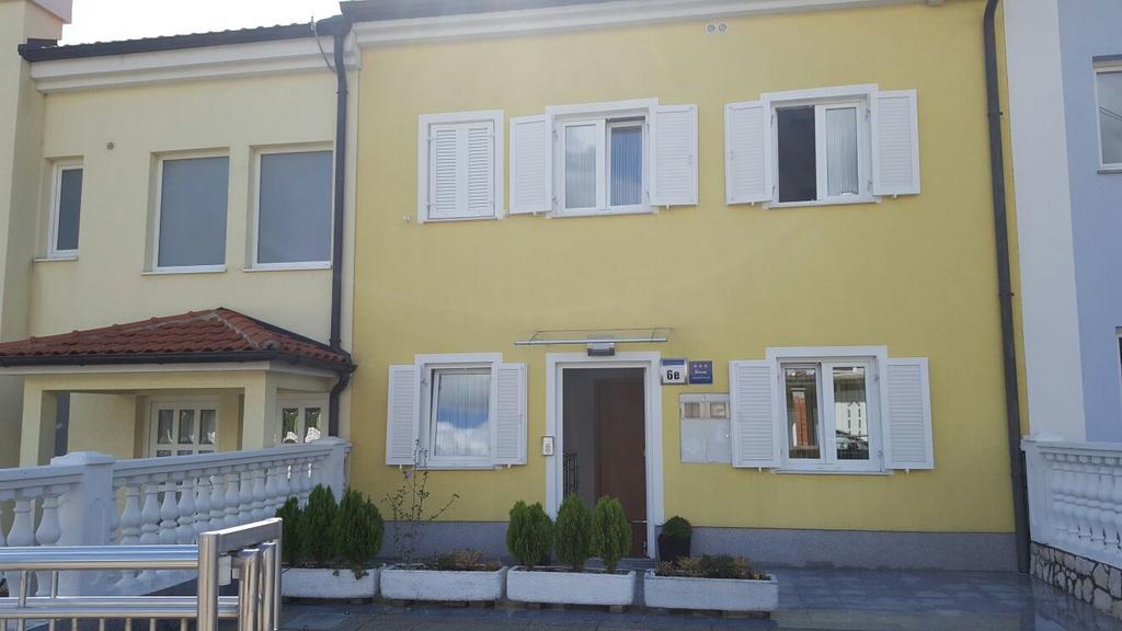 Haus Ella Apartment Нови Винодолски Екстериор снимка