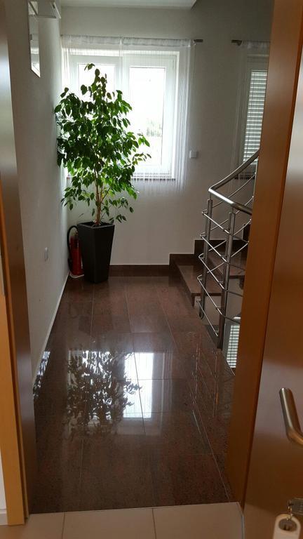 Haus Ella Apartment Нови Винодолски Екстериор снимка